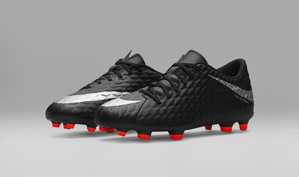 zwarte voetbalschoenen