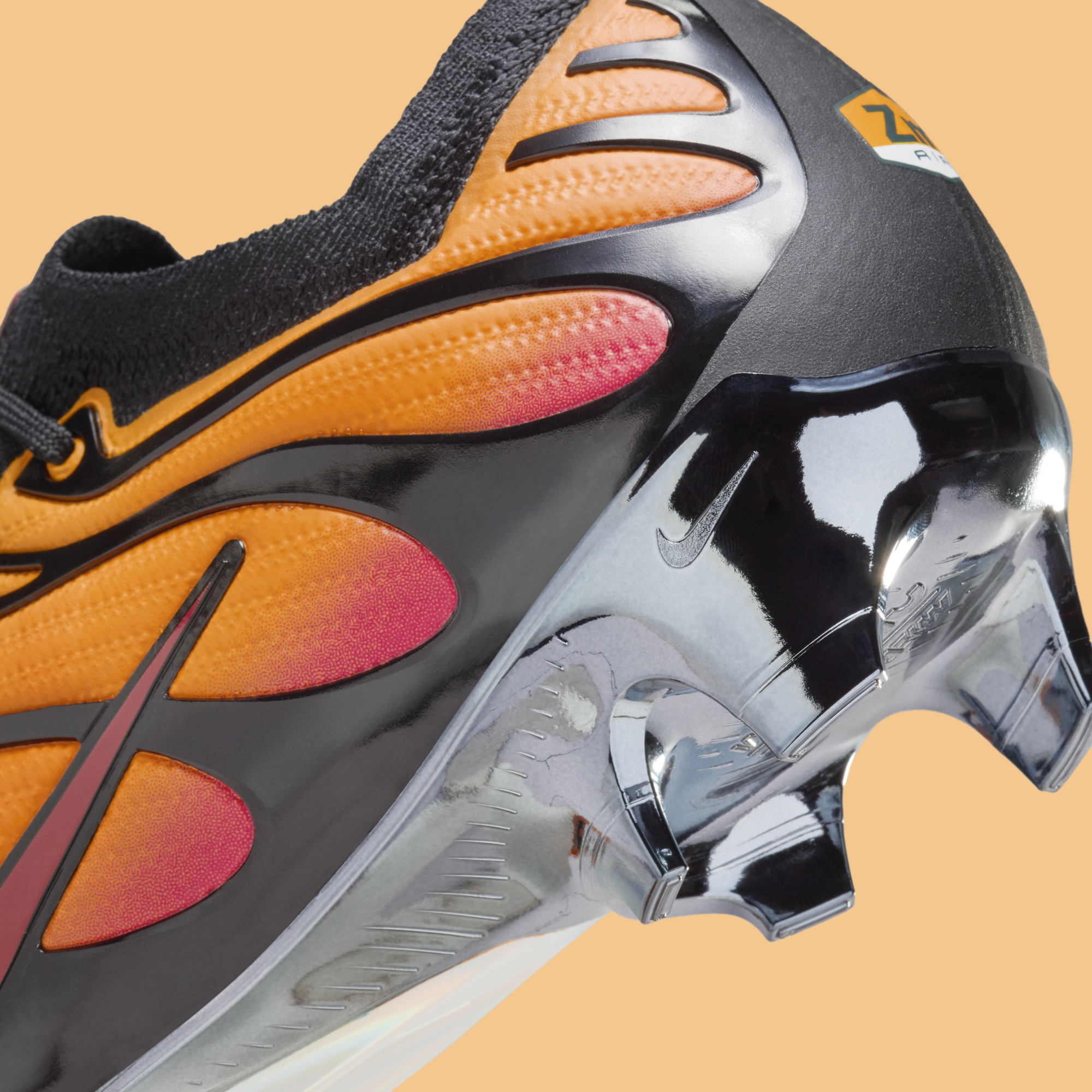 Vini JR lanceert oranje Nike Zoom Air Mercurial Vapor voetbalschoenen