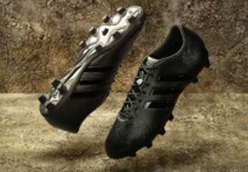 adipure-11pro-voetbalschoenen-knight-pack.jpg