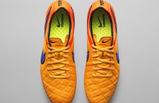 oranje-tiempo-voetbalschoenen-nike-2015.jpg