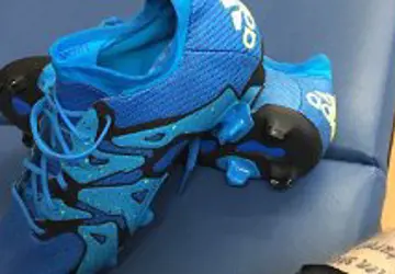 blauwe-adidas-x15-voetbalschoenen.jpg