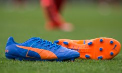 puma-evopower-voetbalschoenen-trick-blauw-oranje.jpg