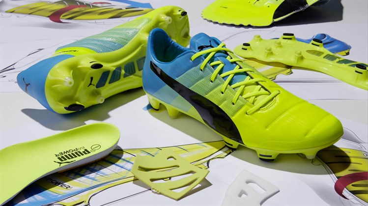 Licht -blauwe -gele -puma -evopower -voetbalschoenen