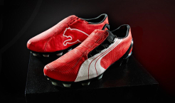 rode-puma-v106-voetbalschoenen-4.jpg