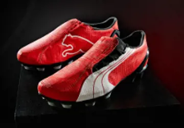 rode-puma-v106-voetbalschoenen-4.jpg