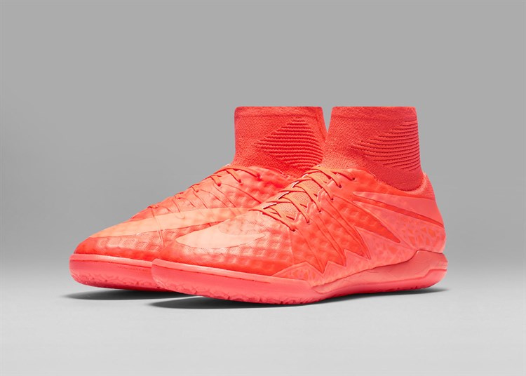 HO16_GFB_Floodlights Glow _Hypervenom X_Proximo _IC_03_07_rectangle _1600