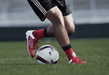 red-limited-edition-adidas-copa-17-voetbalschoenen2.jpg