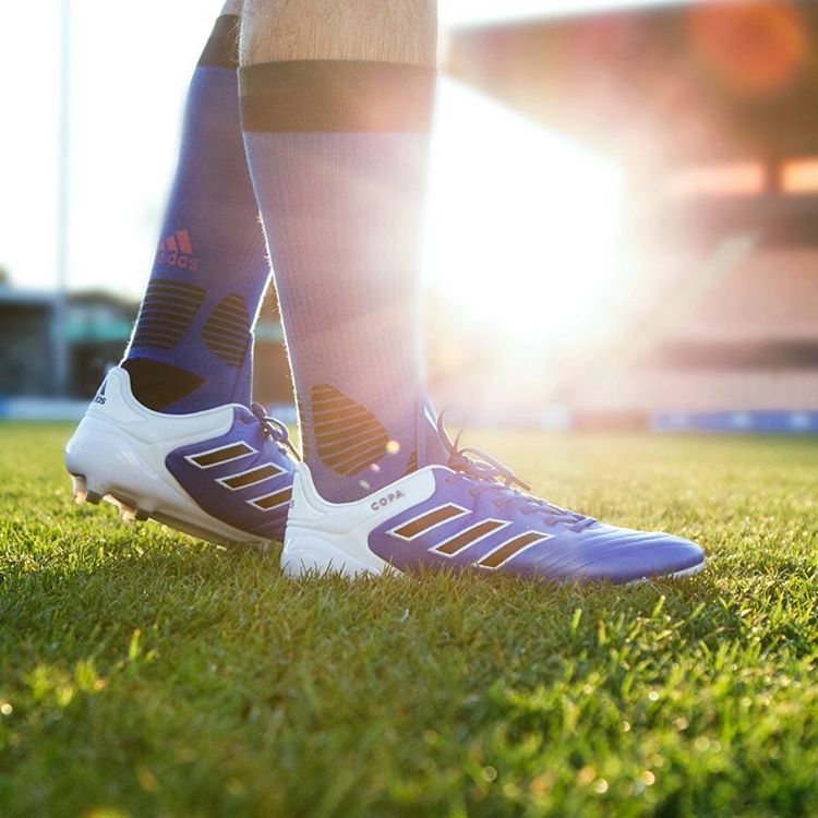 Blauwe -adidas -copa -mundial -voetbalschoenen