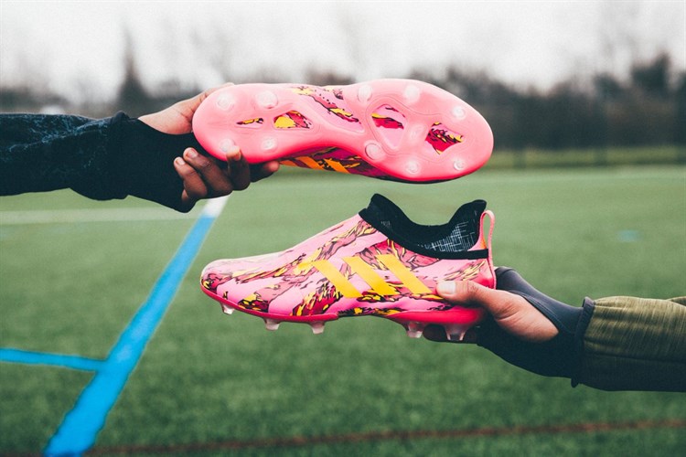 Roze -adidas -glitch -voetbalschoenen