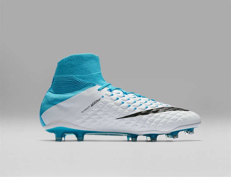 SU17_GFB_Motion Blur Pack _860643-104_NIKE HYPERVENOM PHANTOM III DF FG_6_8