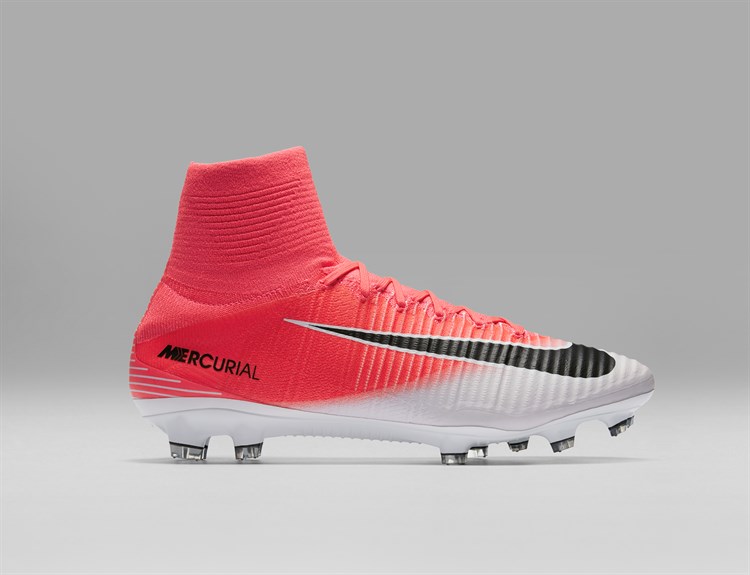 Ontdek de geweldige Nike Superfly V Motion Blur voetbalschoenen - Voetbal-schoenen.eu