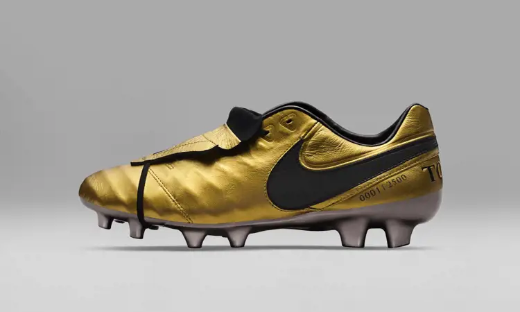 Nike lanceert gouden Totti X Roma limited edition Tiempo voetbalschoenen
