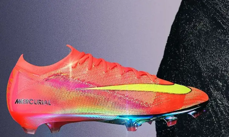 Nike lanceert knaloranje Mercurial Vapor Cosmic Speed voetbalschoenen