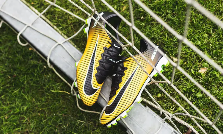 Zwart oranje Nike Mercurial Vapor XI voetbalschoenen