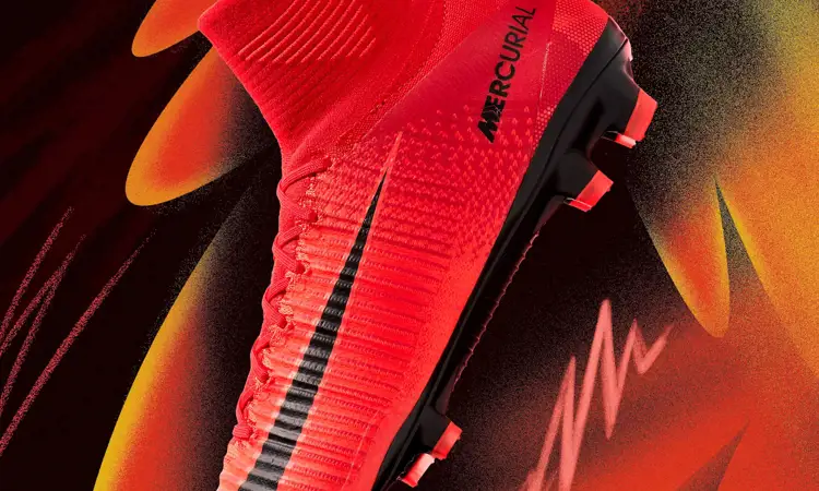 De nieuwe Nike Mercurial Superfly V voetbalschoenen uit het PLAY FIRE PACK