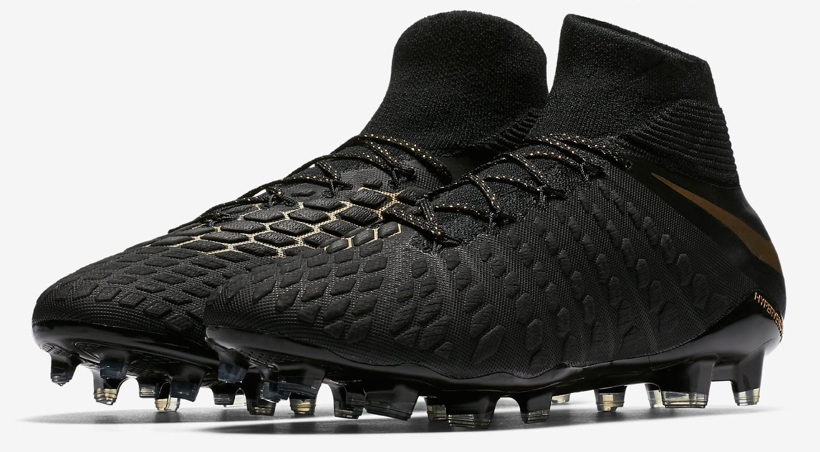 heuvel Overtekenen Vervoer Nike lanceert zwart gouden Nike Hypervenom Phantom 3 voetbalschoenen -  Voetbal-schoenen.eu