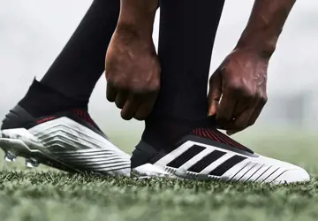 zilveren-adidas-predator-voetbalschoenen.jpg