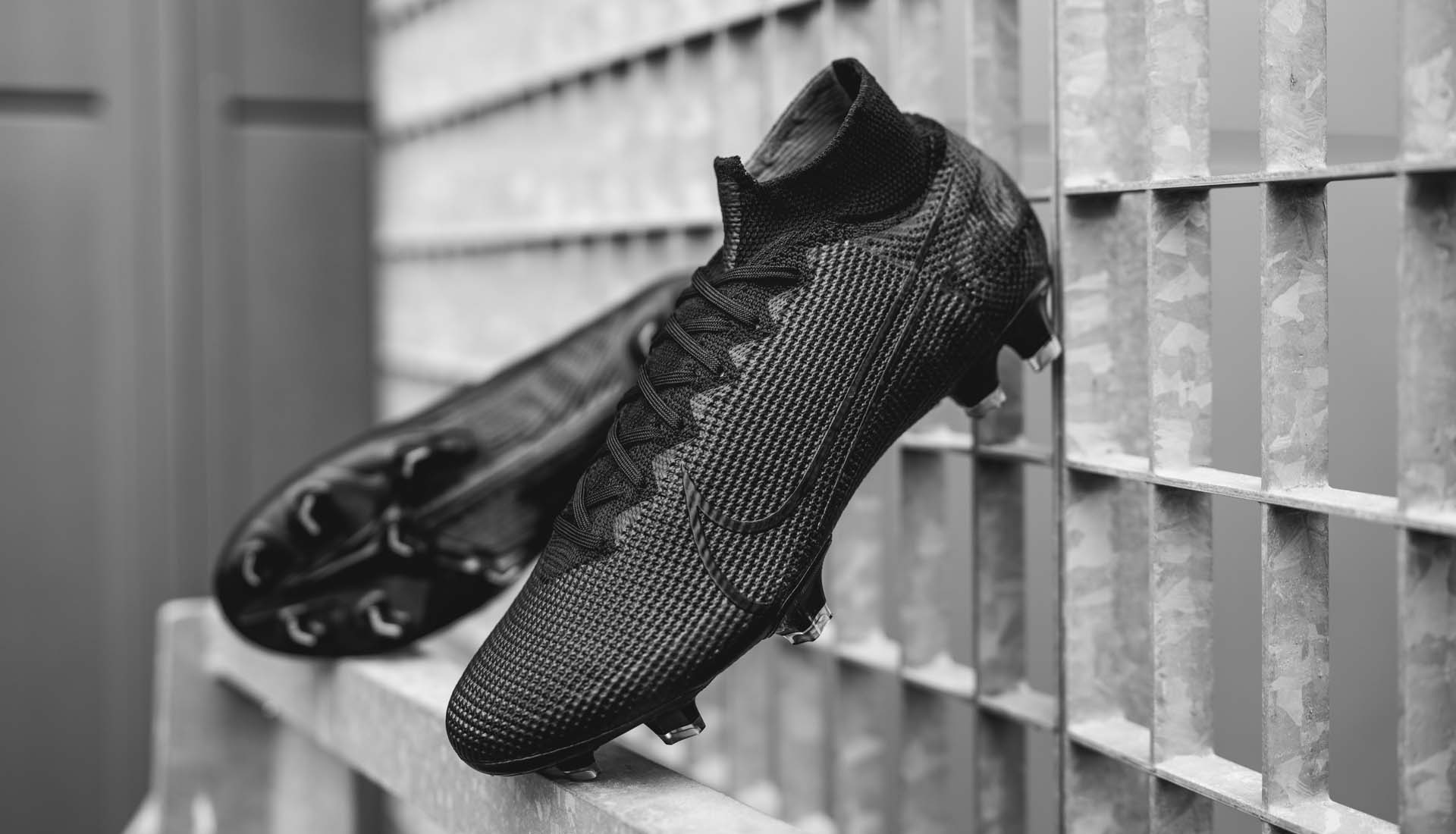 zwarte nike mercurial