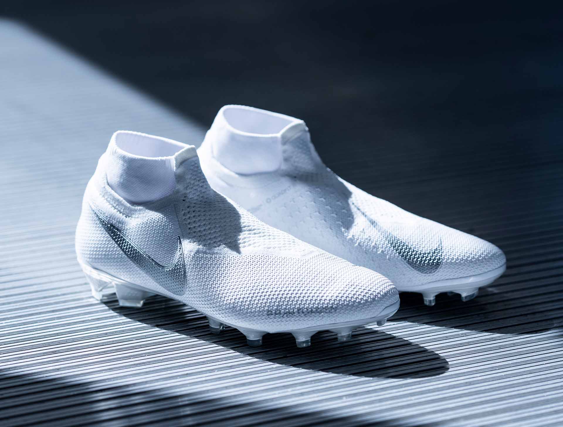 Nike Youth Magista Onda Indoor Shoes [White .com