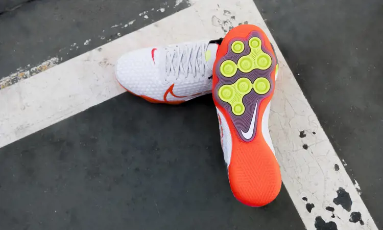 De kenmerken van de Nike React Gato zaalvoetbalschoenen