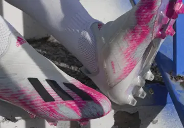 wit-roze-adidas-x-voetbalschoenen-uniforia-pack.jpg