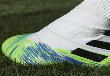 wit-groen-blauwe-adidas-nemeziz-19-voetbalschoenen.jpg