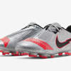 grijs-roze-nike-phantom-venom-voetbalschoenen.jpg