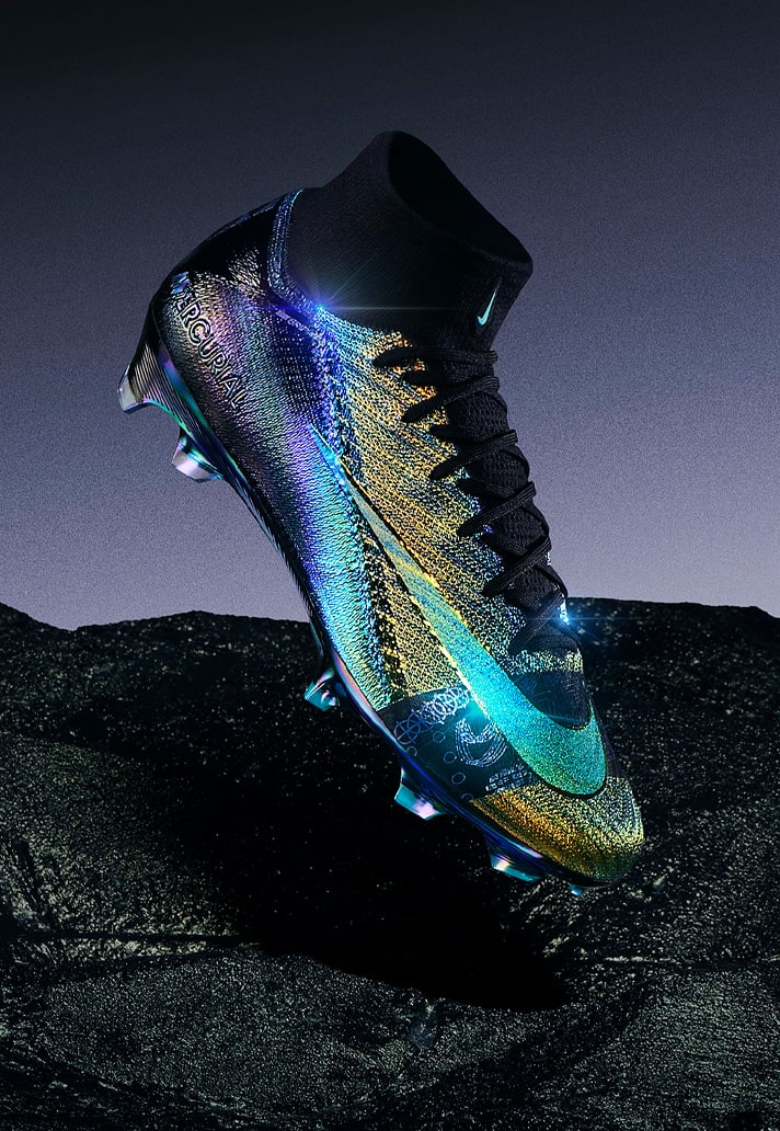 Nike lanceert glinsterende Nike Mercurial Cosmic Speed voetbalschoenen