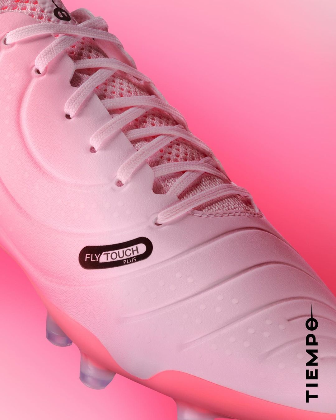 Alle Nike voetbalschoenen uit het Mad Brilliance pack zijn roze!
