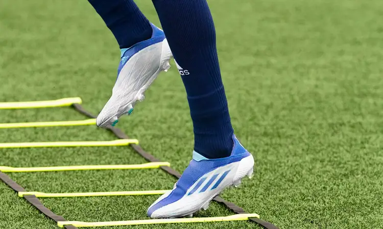 Wit/blauwe adidas X Speedflow voetbalschoenen Diamond Edge pack