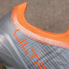 zilver-oranje-puma-ultra-voetbalschoenen.jpg