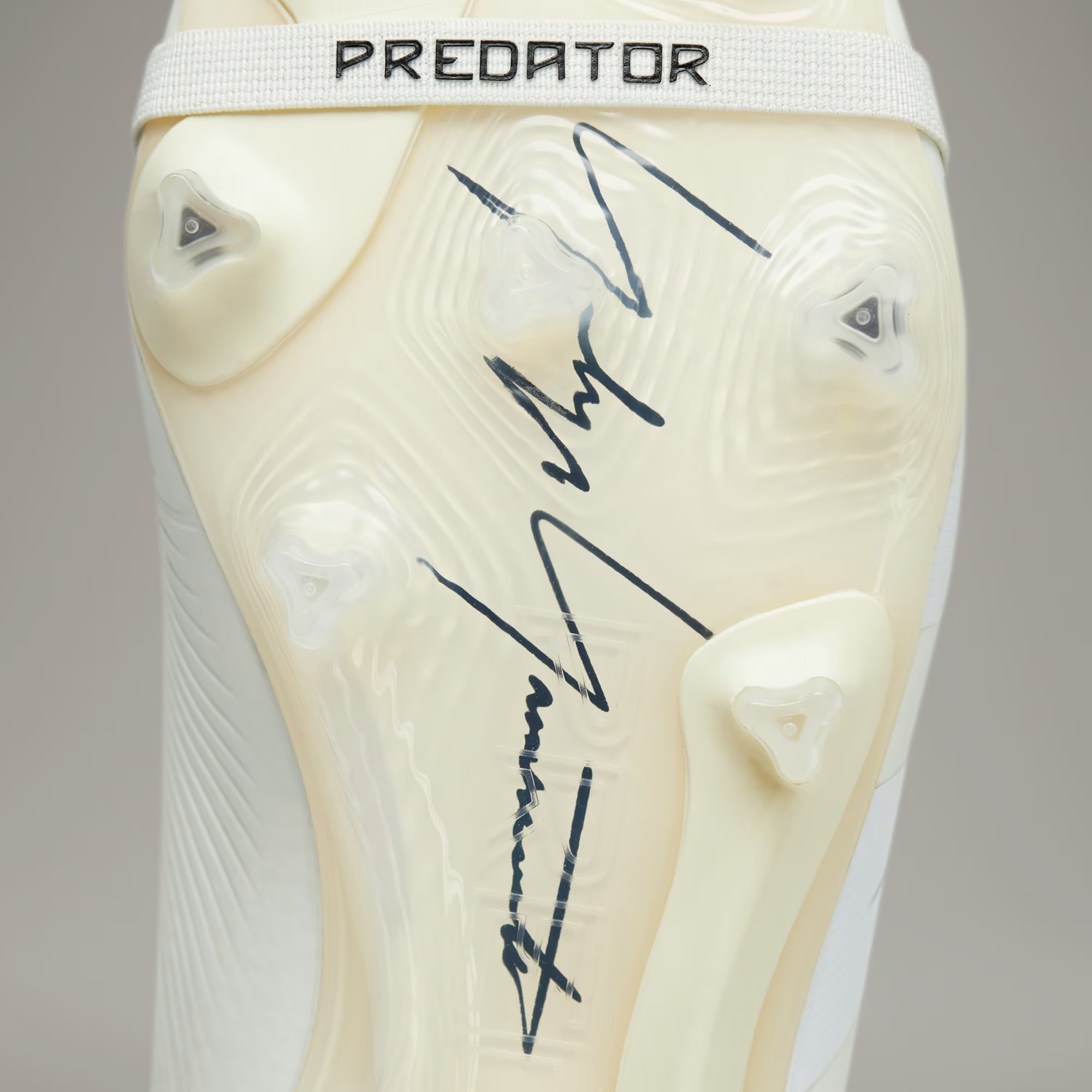 Dit zijn de limited edition Yohi Yamamoto (Y-3) adidas Predator voetbalschoenen
