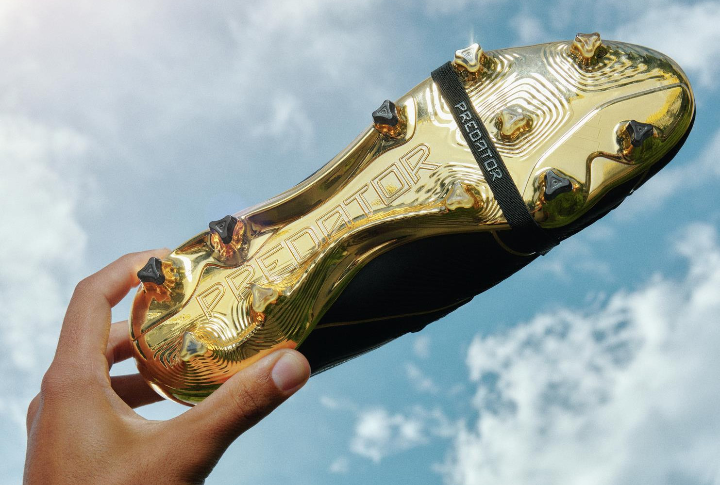 adidas lanceert zwart/gouden adidas Predator voetbalschoenen voor Bellingham!