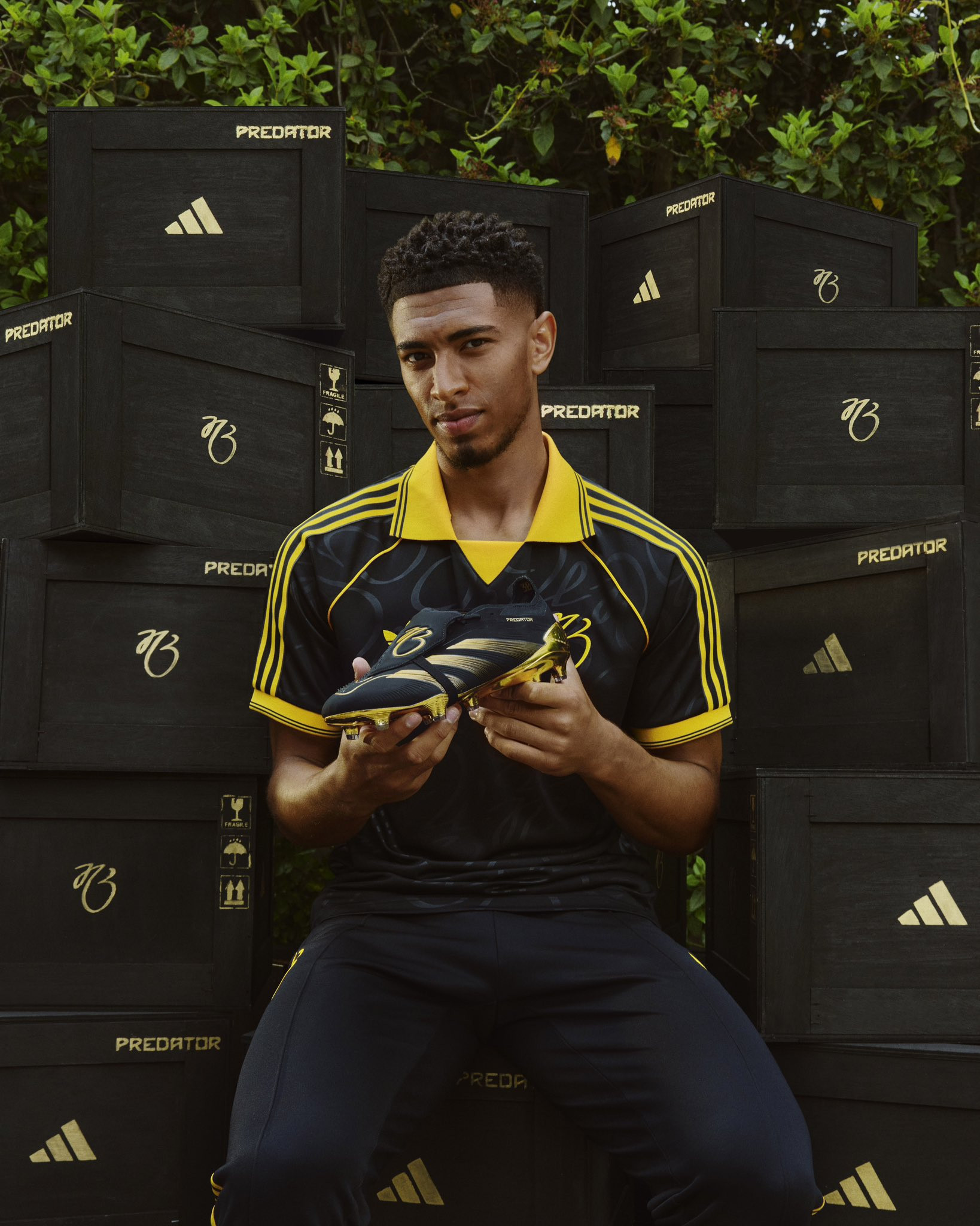 adidas lanceert zwart/gouden adidas Predator voetbalschoenen voor Bellingham!