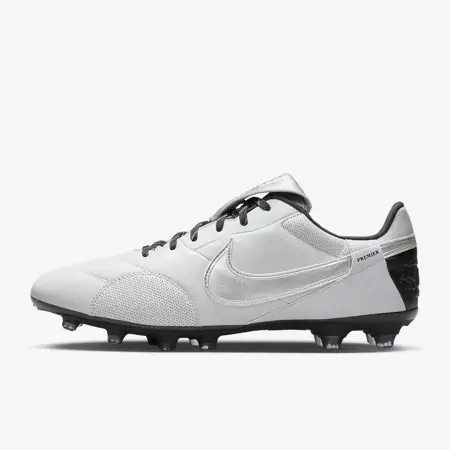 Nike lanceert wit/zwarte Nike Premier III voetbalschoenen