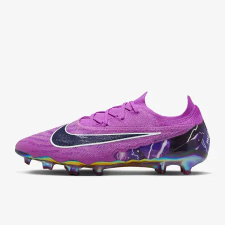 Dit zijn de paarse Nike Phantom Thunder voetbalschoenen