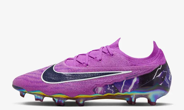 Dit zijn de paarse Nike Phantom Thunder voetbalschoenen