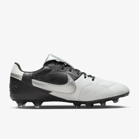 Nike lanceert wit/zwarte Nike Premier III voetbalschoenen
