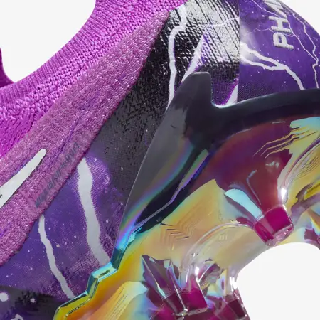 Dit zijn de paarse Nike Phantom Thunder voetbalschoenen