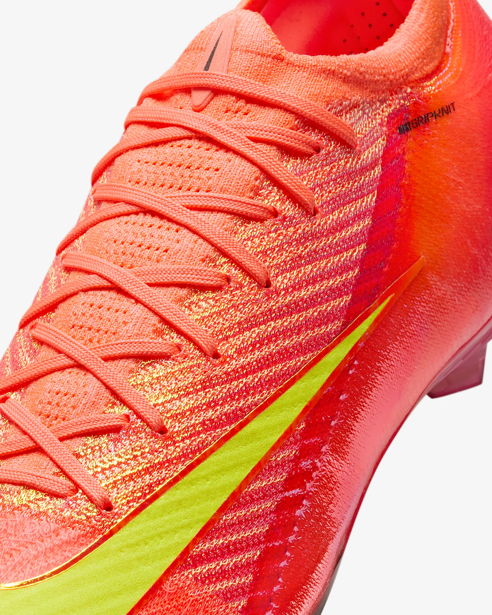 Nike lanceert knaloranje Mercurial Vapor Cosmic Speed voetbalschoenen