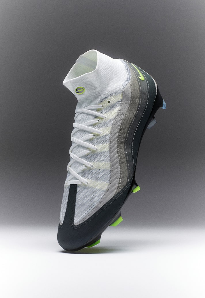 Nike eert Air Max 95 sneakers met limited edition Mercurial Superfly voetbalschoenen