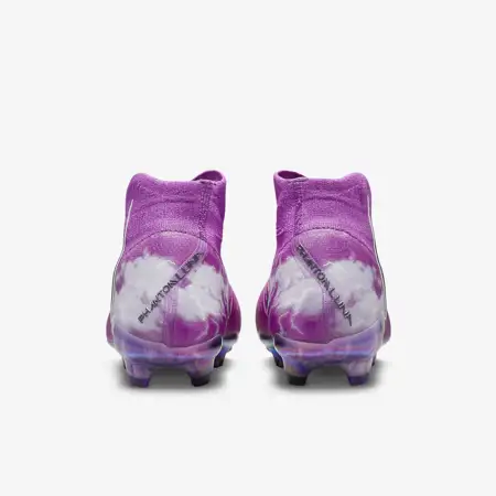 Dit zijn de paarse Nike Phantom Thunder voetbalschoenen