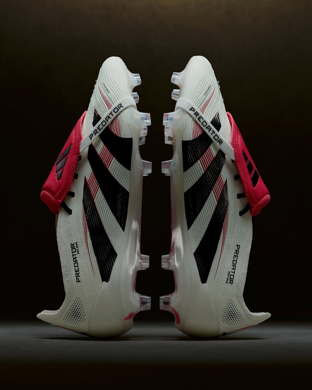 Beige adidas Predator voetbalschoenen geïnspireerd door Predator Mania uit 2002!