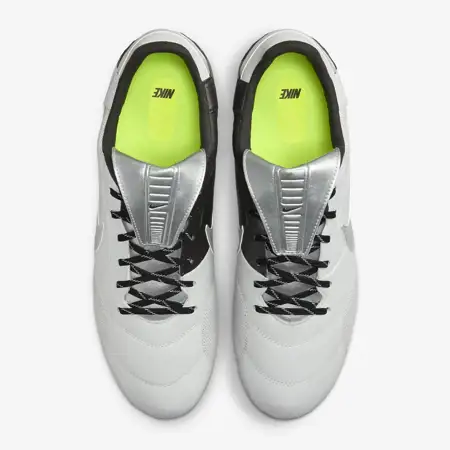 Nike lanceert wit/zwarte Nike Premier III voetbalschoenen