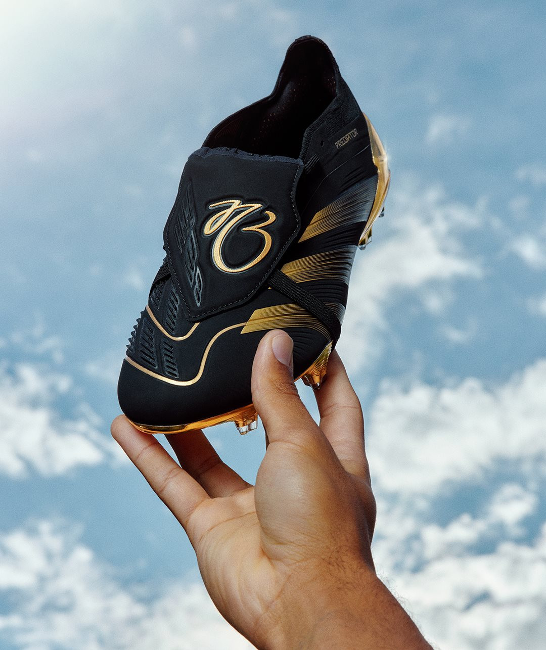 adidas lanceert zwart/gouden adidas Predator voetbalschoenen voor Bellingham!