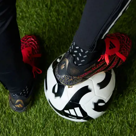 adidas Predator 25 voetbalschoenen in het teken van jaar van de slang!