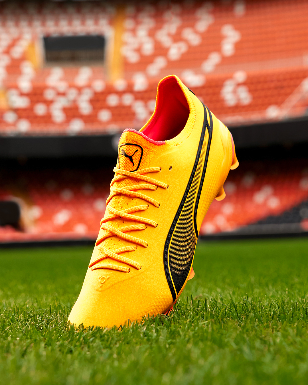 FOREVER FASTER! Puma lanceert oranje/roze voetbalschoenen voor EK 2024