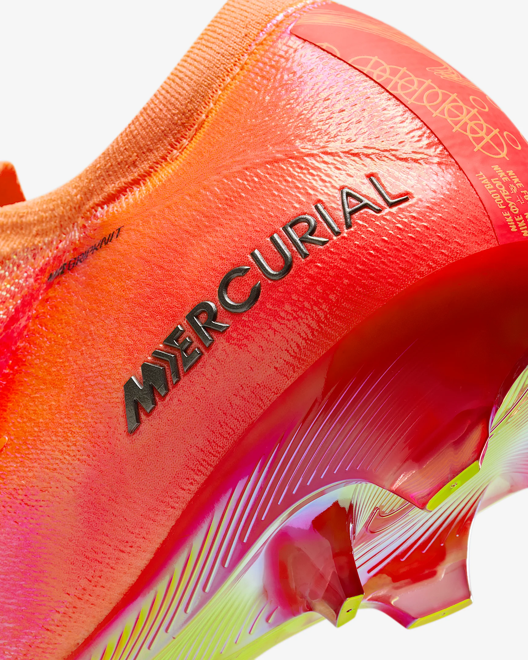 Nike lanceert knaloranje Mercurial Vapor Cosmic Speed voetbalschoenen