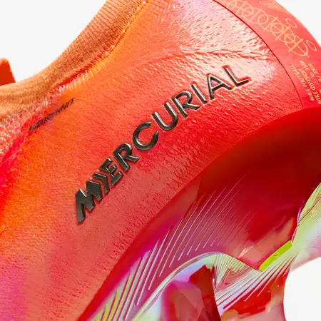 Nike lanceert knaloranje Mercurial Vapor Cosmic Speed voetbalschoenen