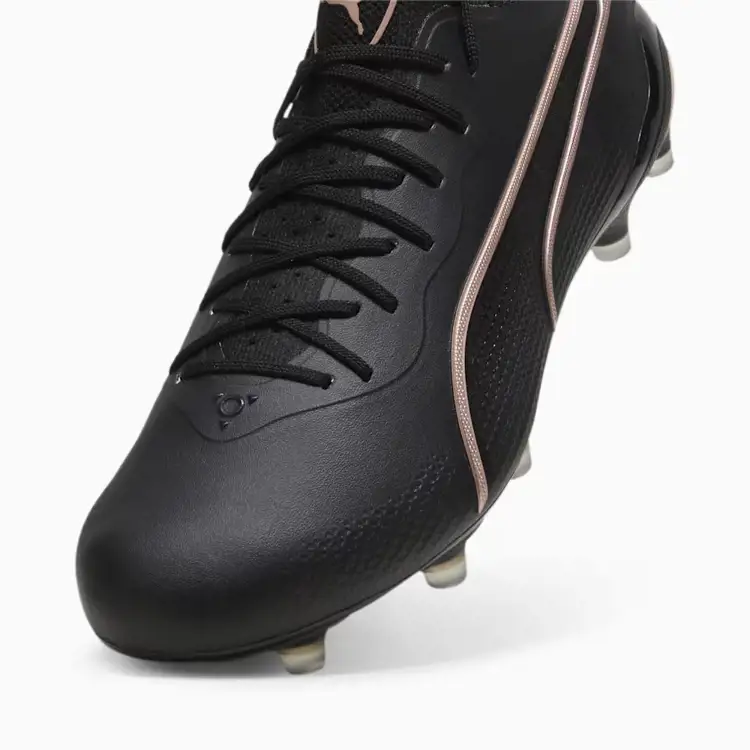 Puma voetbalschoenen Eclipse pack zijn zwart met koper roze details